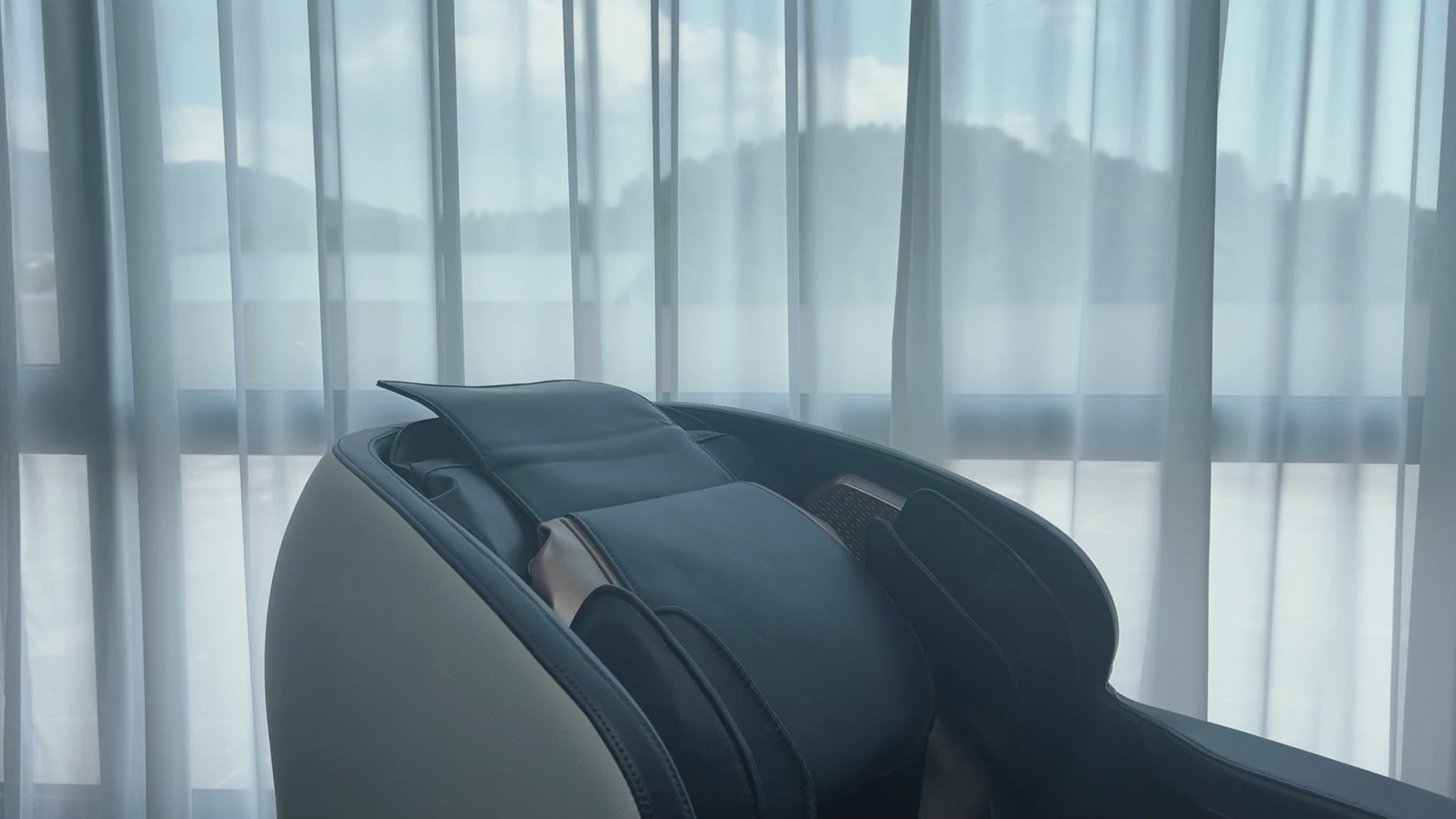 AI-Powered 4D Luxury Massage Chair | Full Body Zero Gravity Recliner.